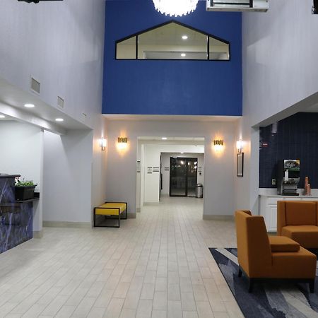 Quality Inn & Suites Buda Ngoại thất bức ảnh