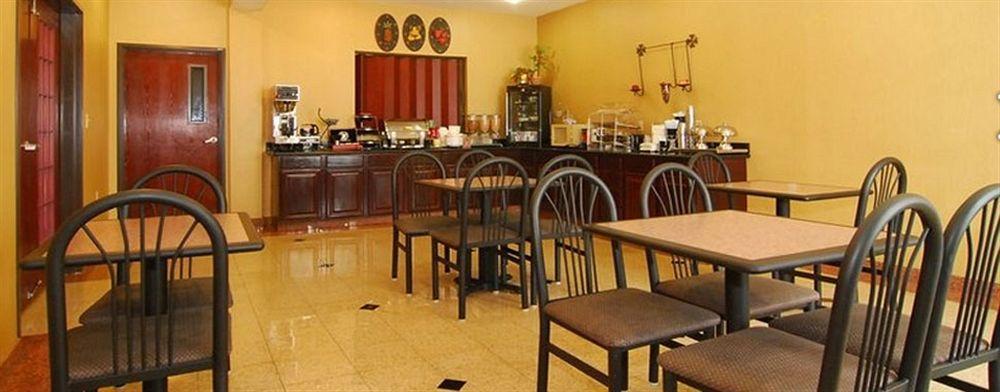 Quality Inn & Suites Buda Ngoại thất bức ảnh