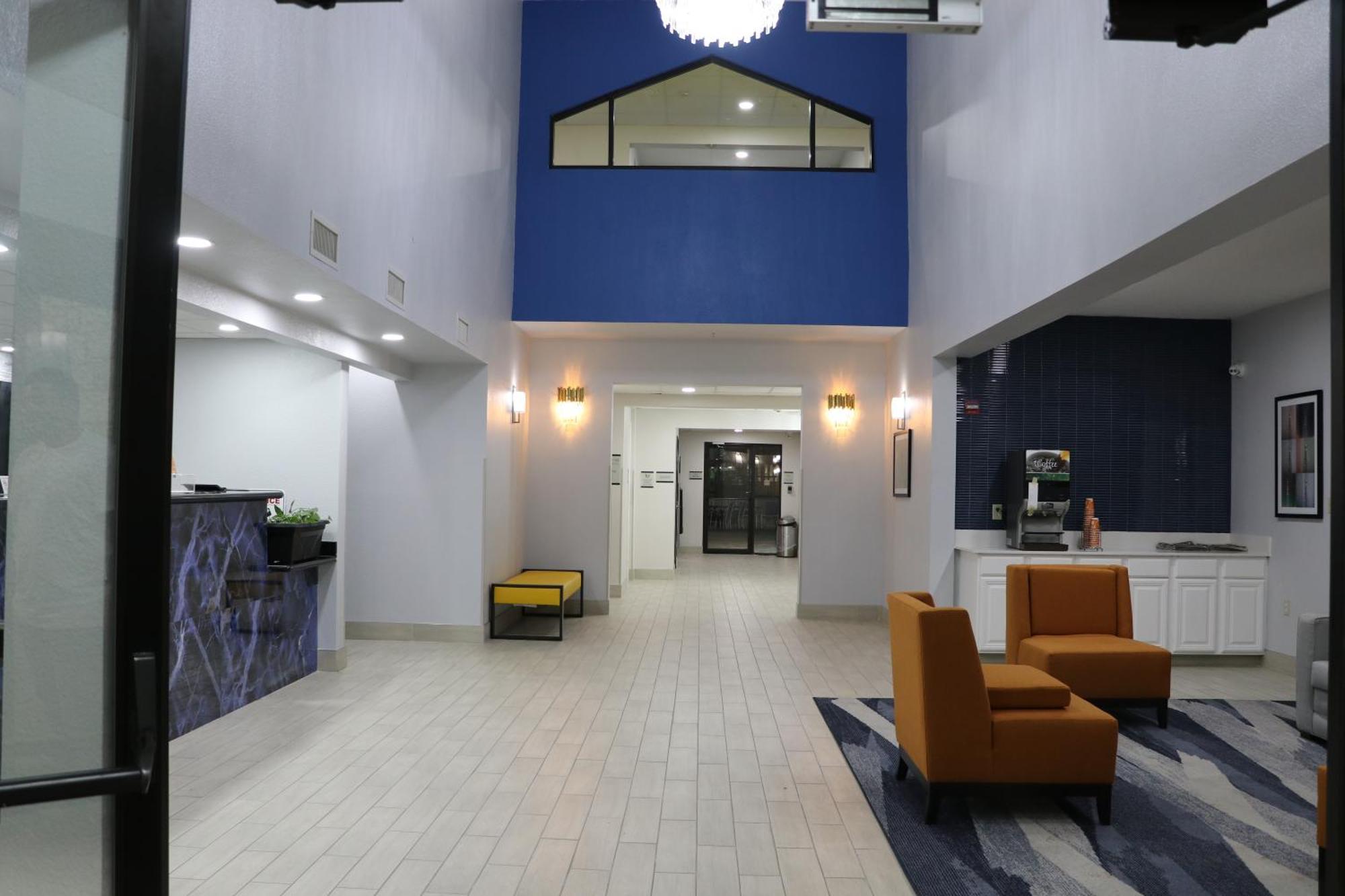 Quality Inn & Suites Buda Ngoại thất bức ảnh