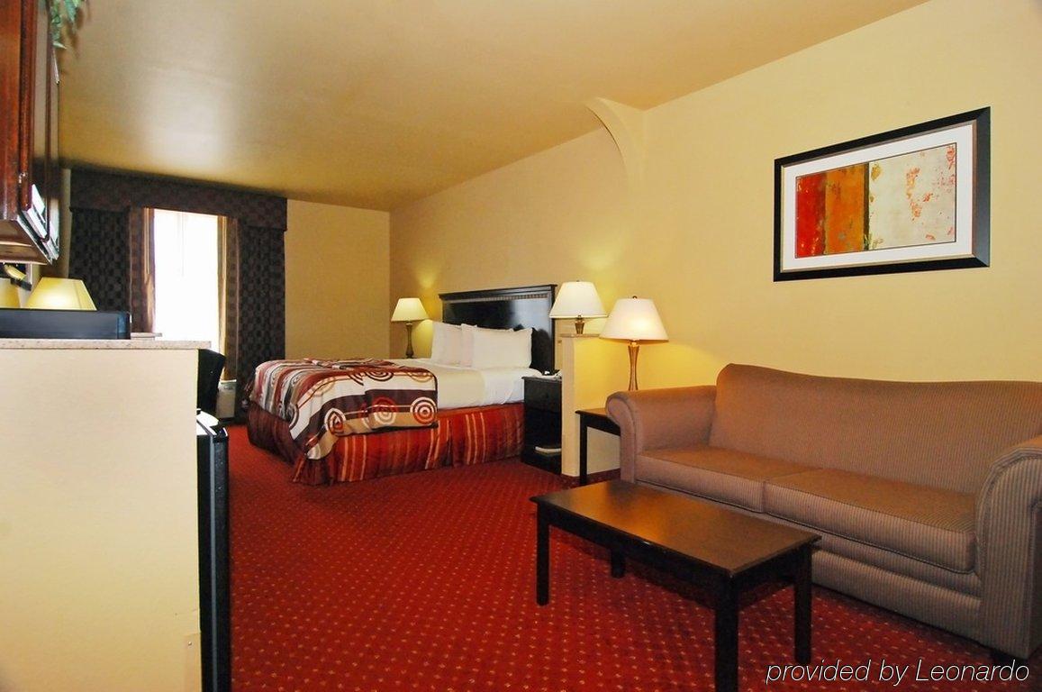 Quality Inn & Suites Buda Phòng bức ảnh