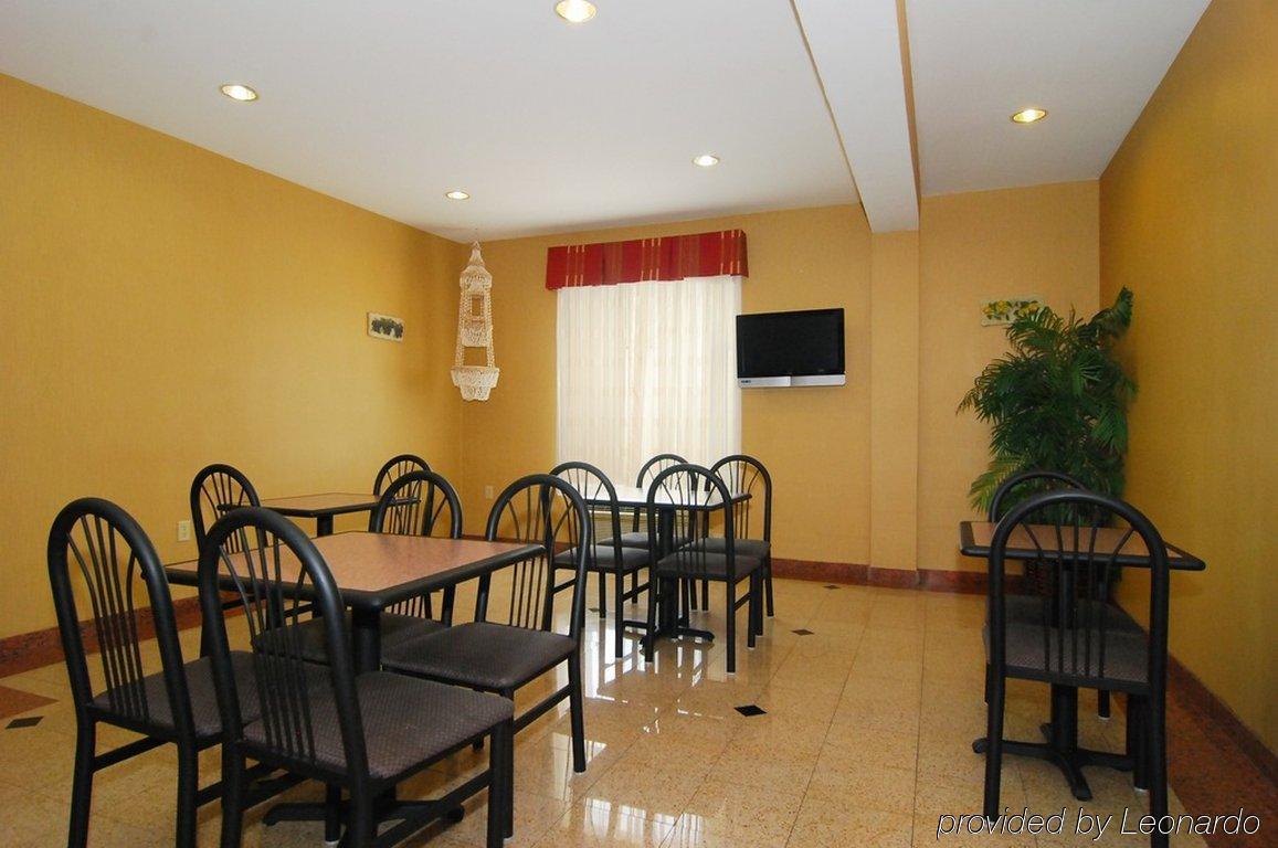 Quality Inn & Suites Buda Nhà hàng bức ảnh