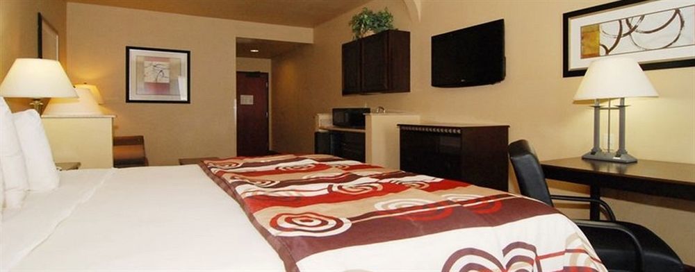 Quality Inn & Suites Buda Ngoại thất bức ảnh