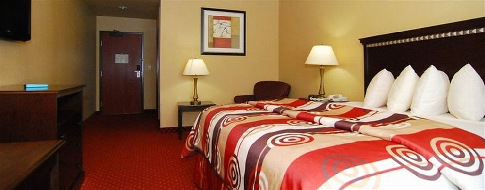 Quality Inn & Suites Buda Ngoại thất bức ảnh