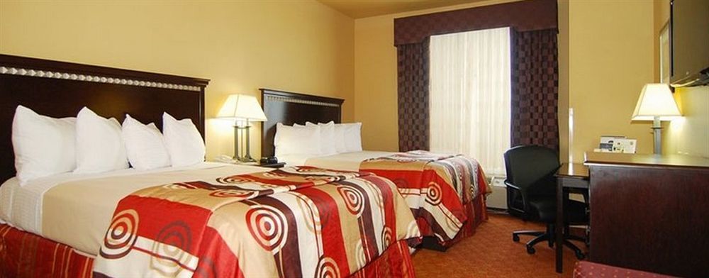 Quality Inn & Suites Buda Ngoại thất bức ảnh