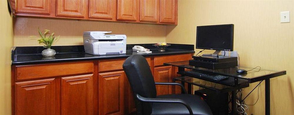 Quality Inn & Suites Buda Ngoại thất bức ảnh
