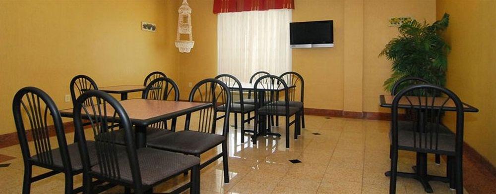Quality Inn & Suites Buda Ngoại thất bức ảnh
